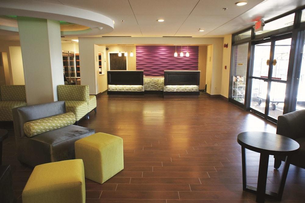 La Quinta By Wyndham Springfield Hotell Eksteriør bilde